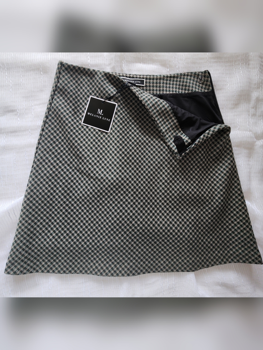Melanie Lyne Black and Cream Houndstooth A-Line Skirt